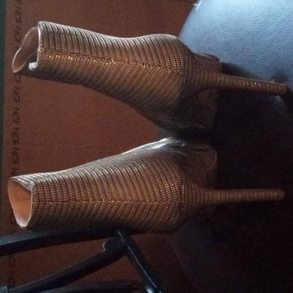 Shoe - Picture 4 of 6